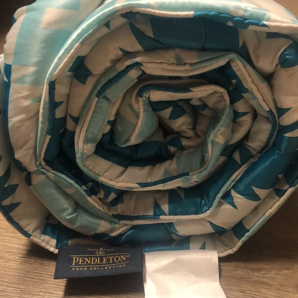 Brand 🆕💖💖💖 PENDLETON packable throw. - Picture 7 of 7